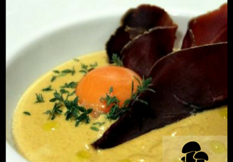 Crema de n�scalos con yema de huevo y cecina